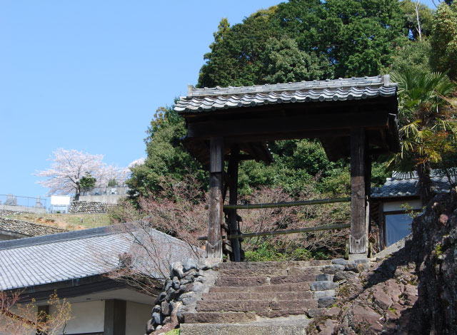 金山城から直接瑞泉寺に移築された山門